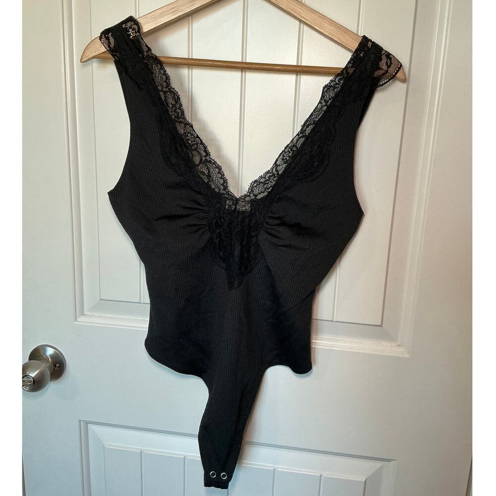 NWOT Free People V Neck Lace Trim Bodysuit Small Black
